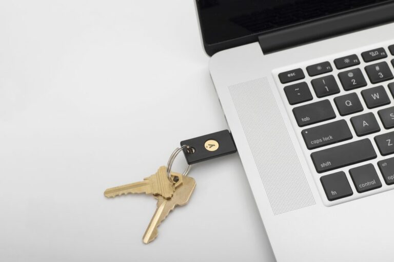 Using a Yubikey for 2factor authentication Brabeum